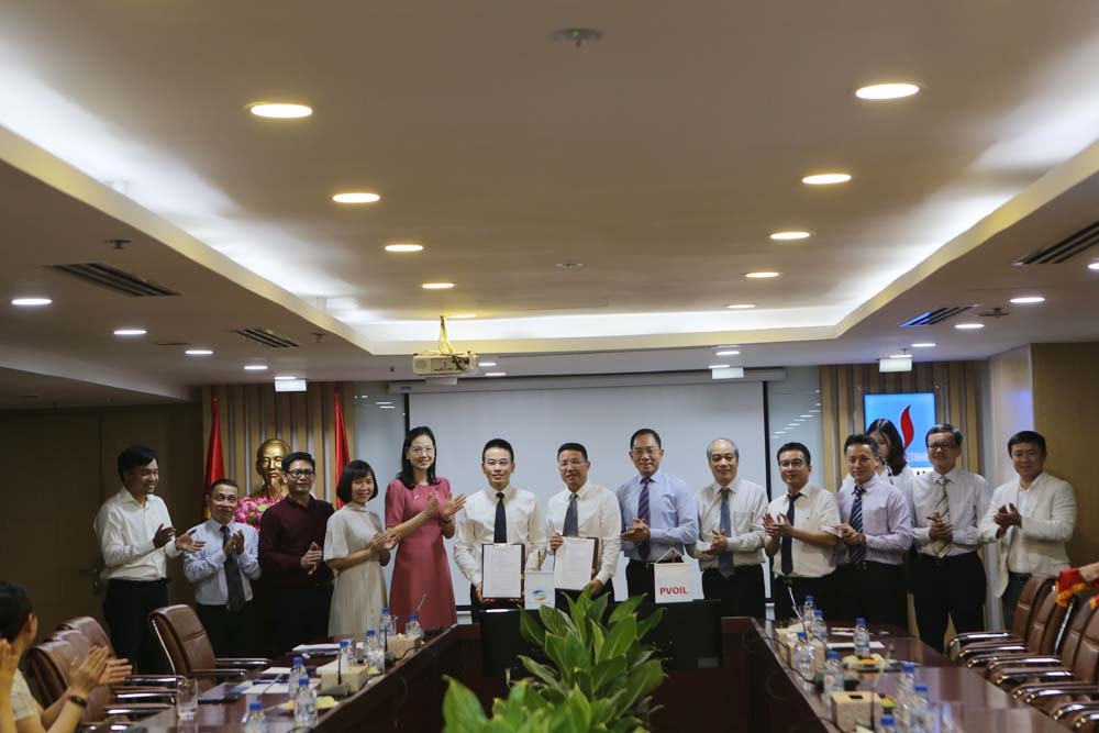 hop tac voi viettel pvoil mo rong thanh toan dien tu cho khach hang mua xang dau