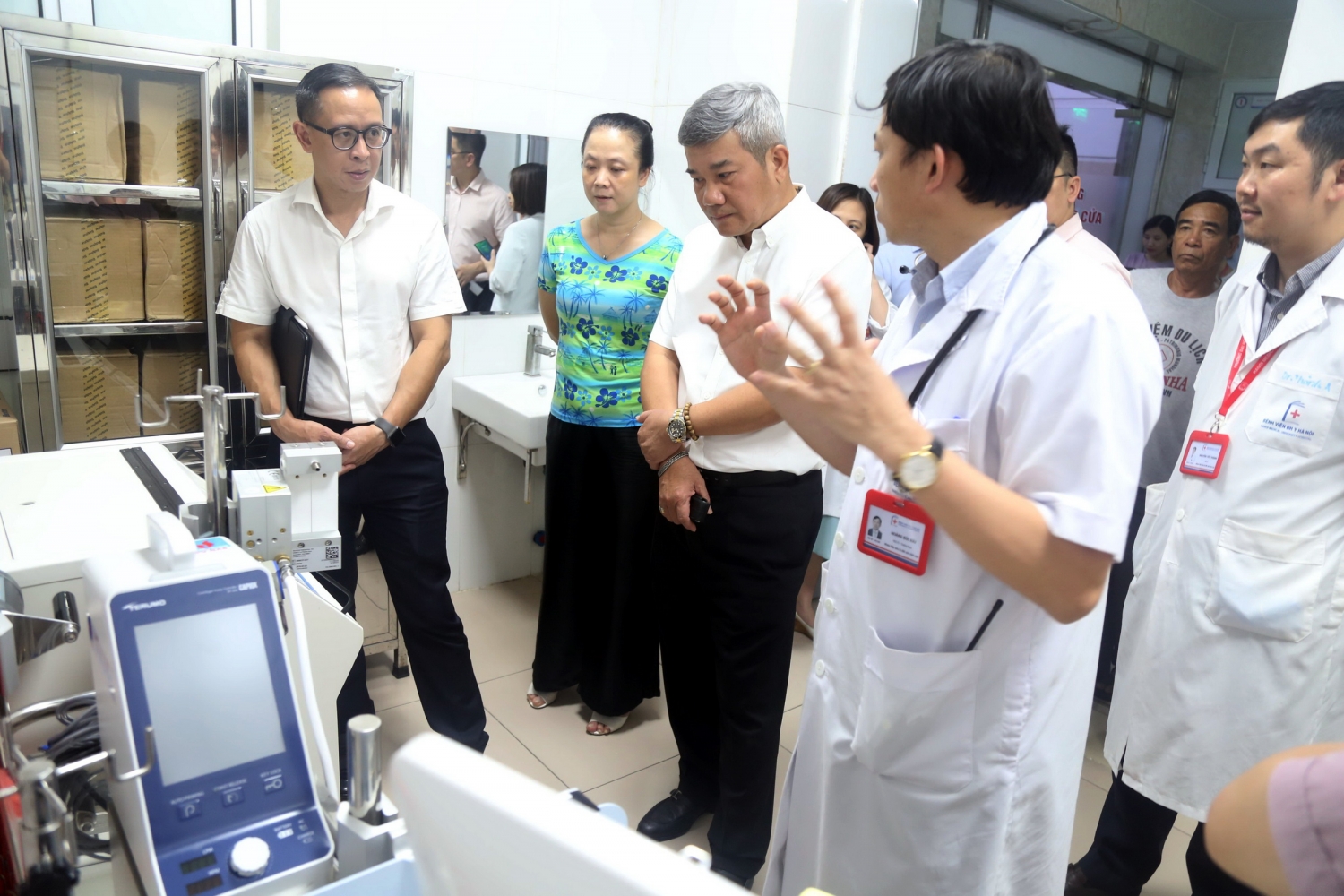 pvn pv gas trao tang thiet bi y te cho benh vien dai hoc y ha noi