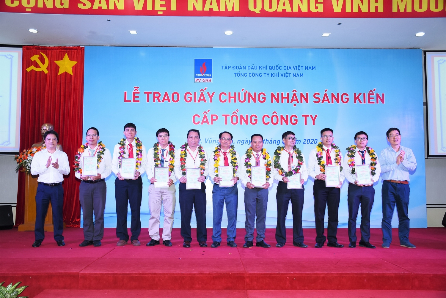 cong ty dvk kdn va kvt trao chung nhan 22 sang kien nam 2019