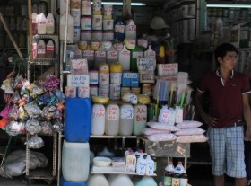 Khó kiểm soát thực phẩm chứa hóa chất