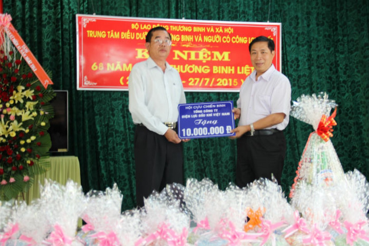 Hội Cựu chiến binh NT2: Về nguồn tri ân các anh hùng liệt sỹ