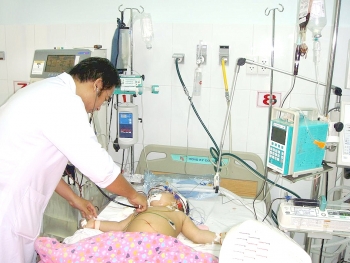 10 lưu ý trong chăm sóc bệnh nhi sốt xuất huyết