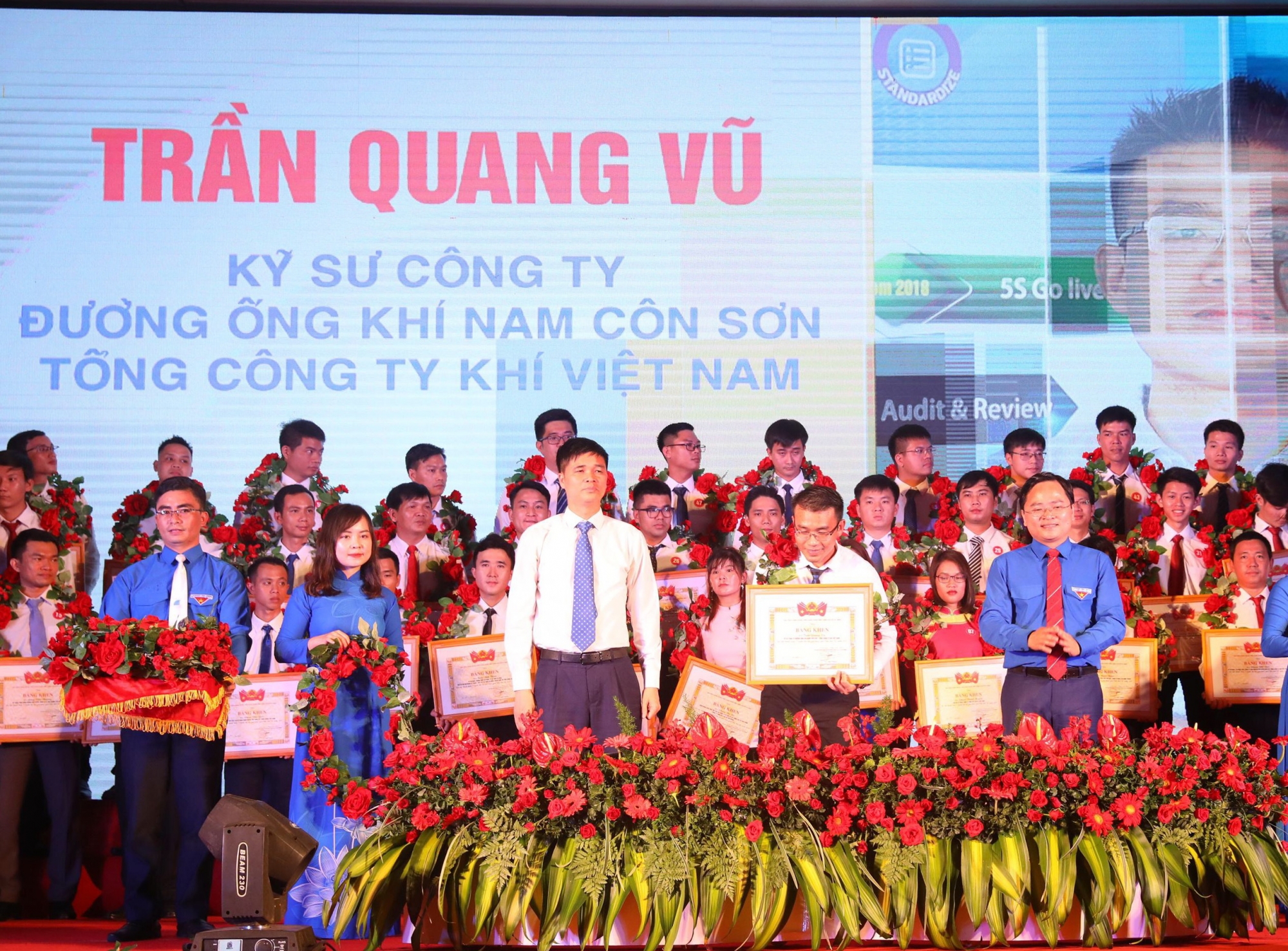 2 dai dien pv gas duoc tuyen duong nguoi tho tre gioi toan quoc lan xi nam 2020