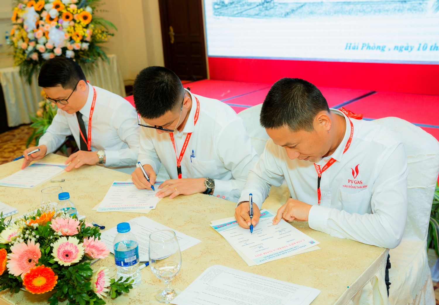  KHP ký cam kết và triển khai phong trào thi đua hoàn thành kế hoạch SXKD 2021