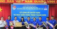 Gắn biển Công trình thanh niên tại Nhà máy Bọc ống Dầu khí