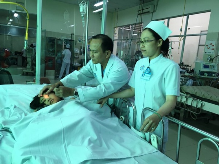 Ngã từ lầu 4, bé gái bị chấn thương nặng nga tu lau 4 be gai 8 tuoi bi chan thuong nang