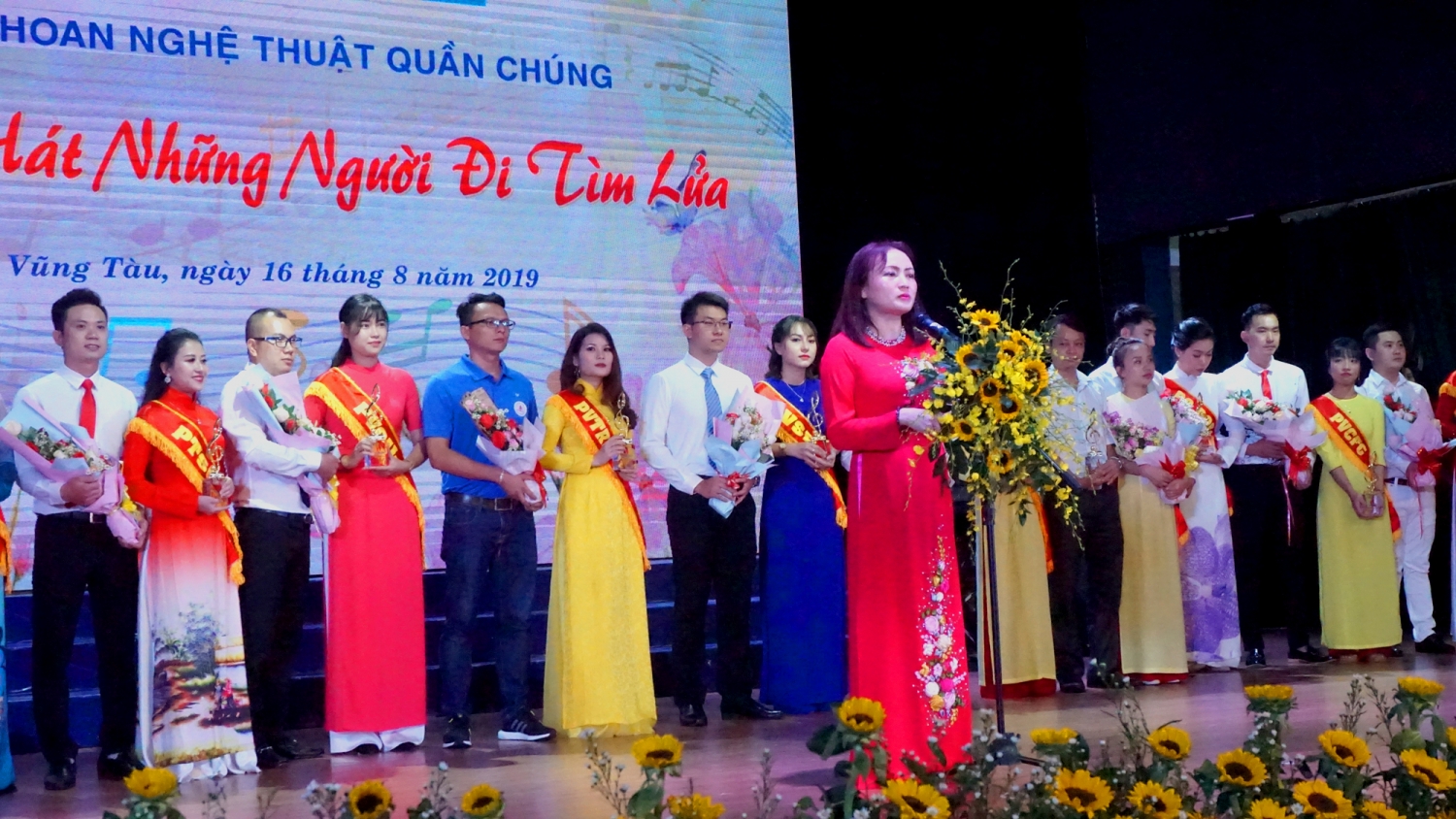 Liên hoan “Tiếng hát Những người đi tìm lửa ngành Dầu khí 2019” khu vực phía Nam lien hoan tieng hat nguoi di tim lua nganh dau khi 2019 khu vuc phia nam