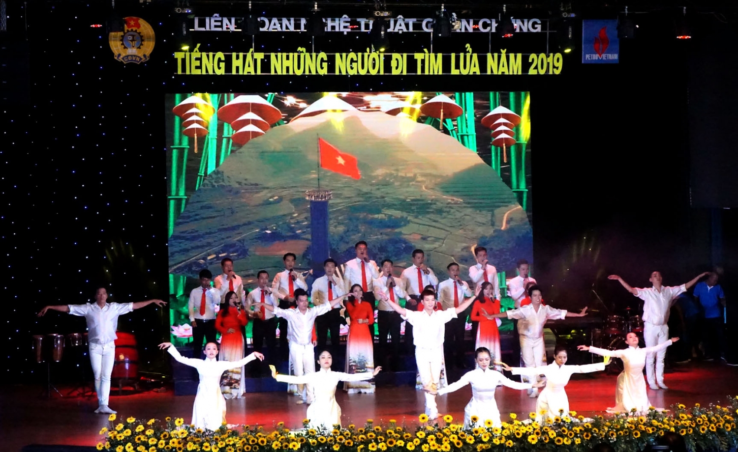 Liên hoan “Tiếng hát Những người đi tìm lửa ngành Dầu khí 2019” khu vực phía Nam lien hoan tieng hat nguoi di tim lua nganh dau khi 2019 khu vuc phia nam