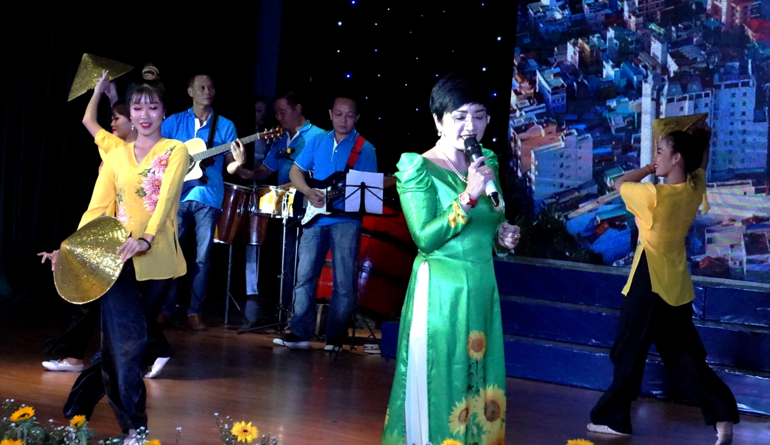 Liên hoan “Tiếng hát Những người đi tìm lửa ngành Dầu khí 2019” khu vực phía Nam lien hoan tieng hat nguoi di tim lua nganh dau khi 2019 khu vuc phia nam