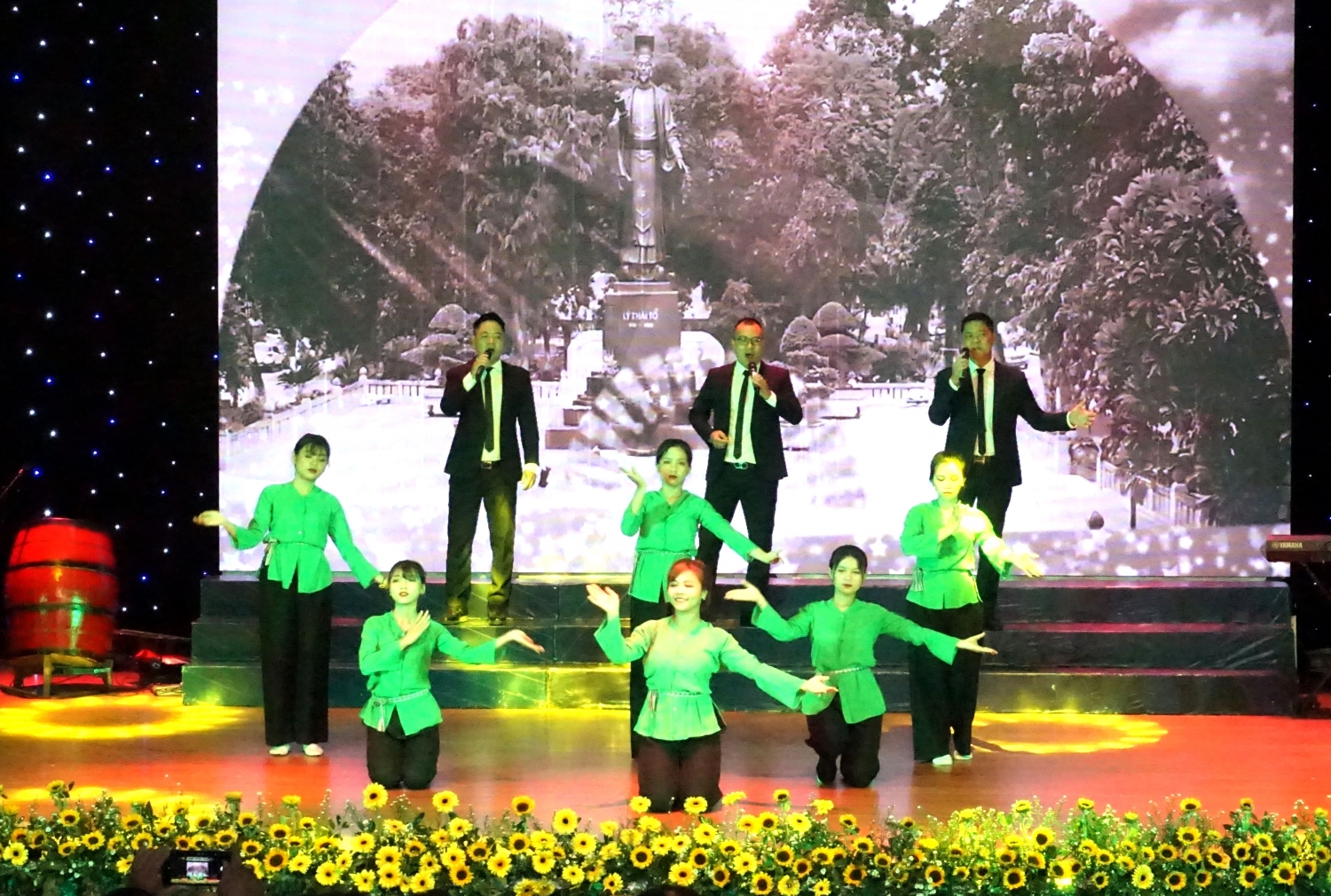 Liên hoan “Tiếng hát Những người đi tìm lửa ngành Dầu khí 2019” khu vực phía Nam lien hoan tieng hat nguoi di tim lua nganh dau khi 2019 khu vuc phia nam