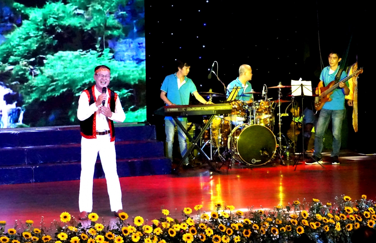 Liên hoan “Tiếng hát Những người đi tìm lửa ngành Dầu khí 2019” khu vực phía Nam lien hoan tieng hat nguoi di tim lua nganh dau khi 2019 khu vuc phia nam