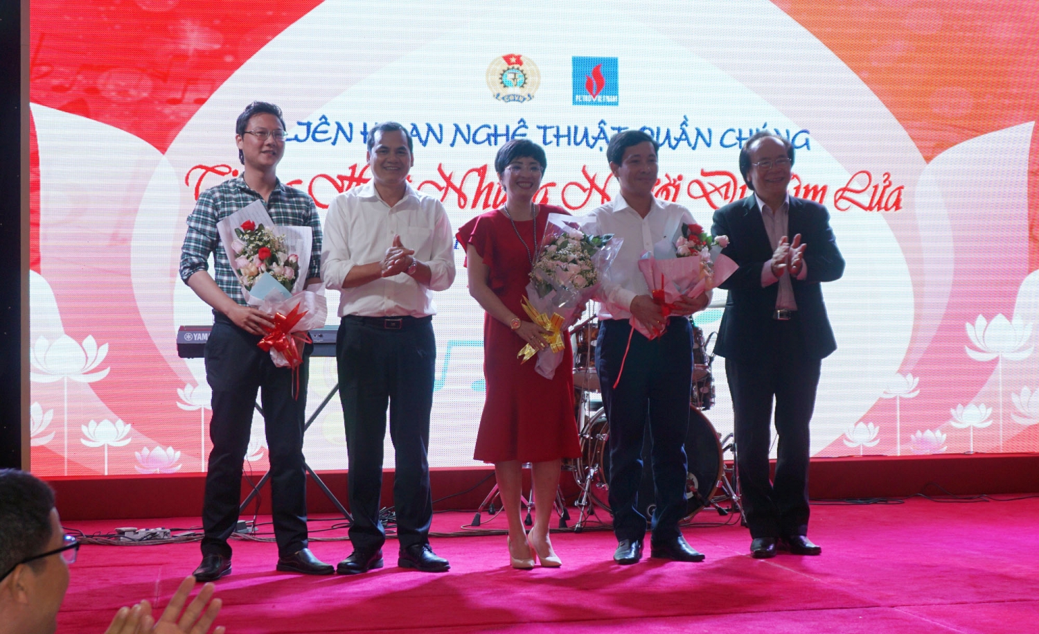 Liên hoan “Tiếng hát Những người đi tìm lửa ngành Dầu khí 2019” khu vực phía Nam lien hoan tieng hat nguoi di tim lua nganh dau khi 2019 khu vuc phia nam