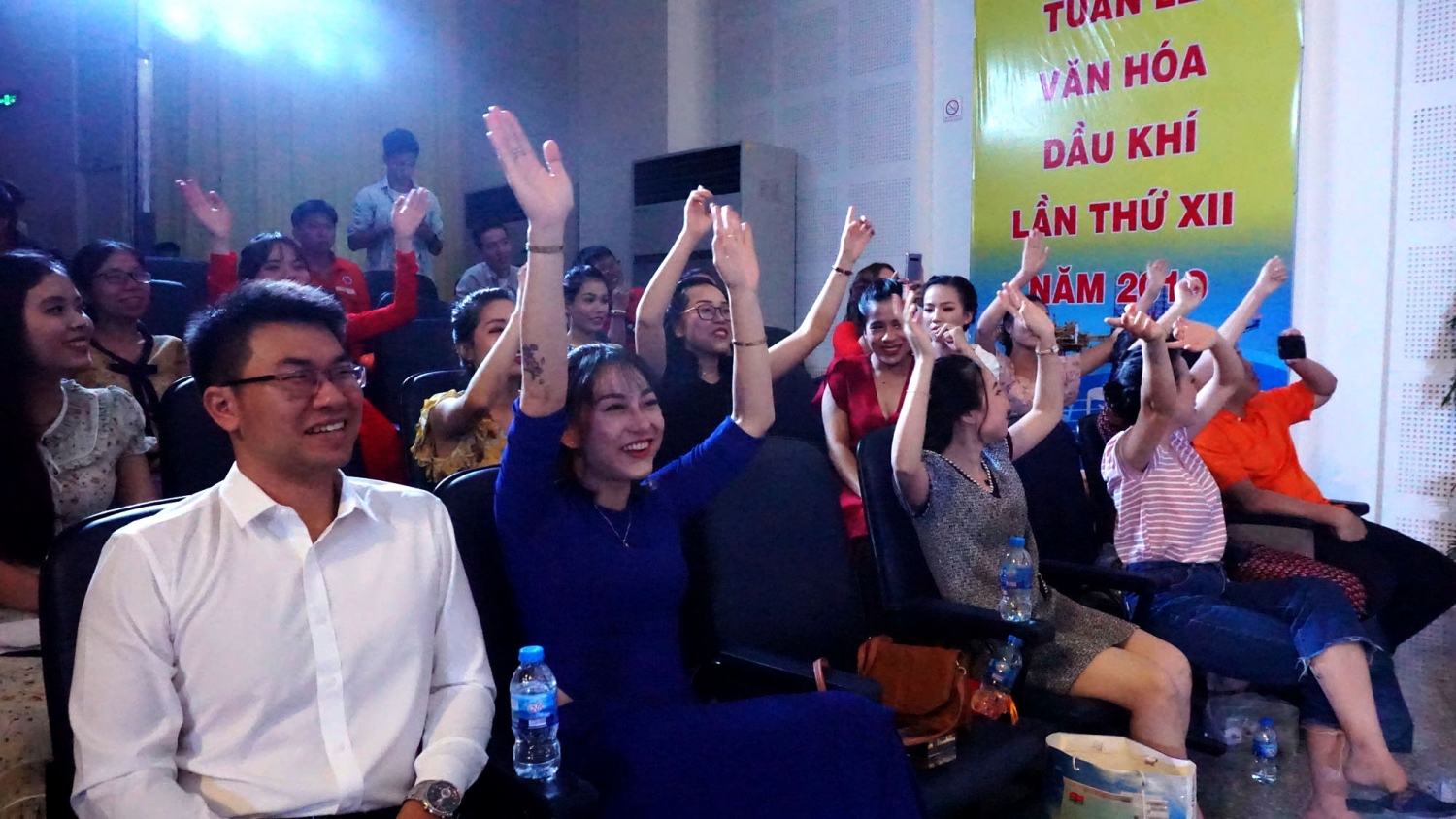Liên hoan “Tiếng hát Những người đi tìm lửa ngành Dầu khí 2019” khu vực phía Nam lien hoan tieng hat nguoi di tim lua nganh dau khi 2019 khu vuc phia nam