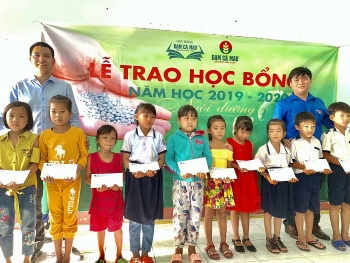 Tiếp sức đến trường, trao học bổng “Đạm Cà Mau - Hạt Ngọc Mùa Vàng" năm học 2019 - 2020