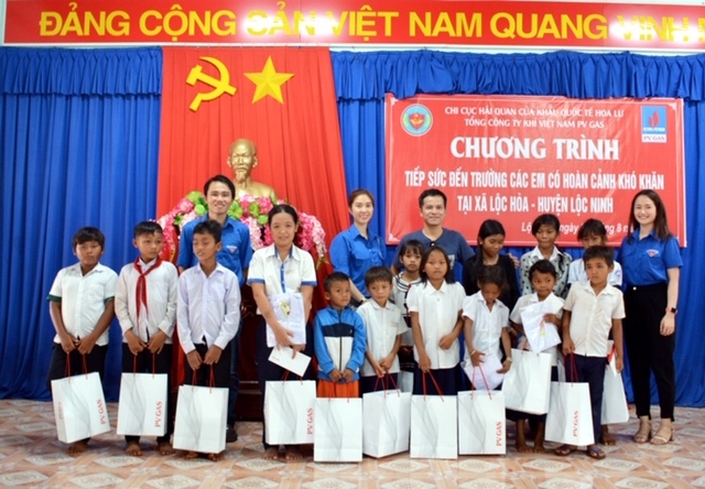 doan thanh nien pvgas tiep suc den truong tai tinh binh phuoc