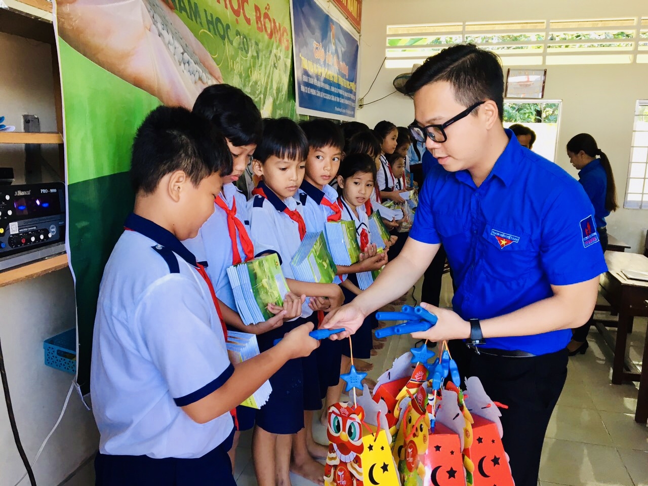 tuoi tre dam ca mau tiep tuc thuc hien tiep suc den truong tai ca mau