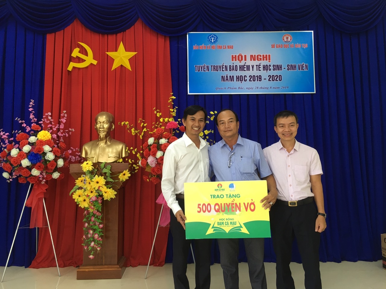 tuoi tre dam ca mau tiep tuc thuc hien tiep suc den truong tai ca mau