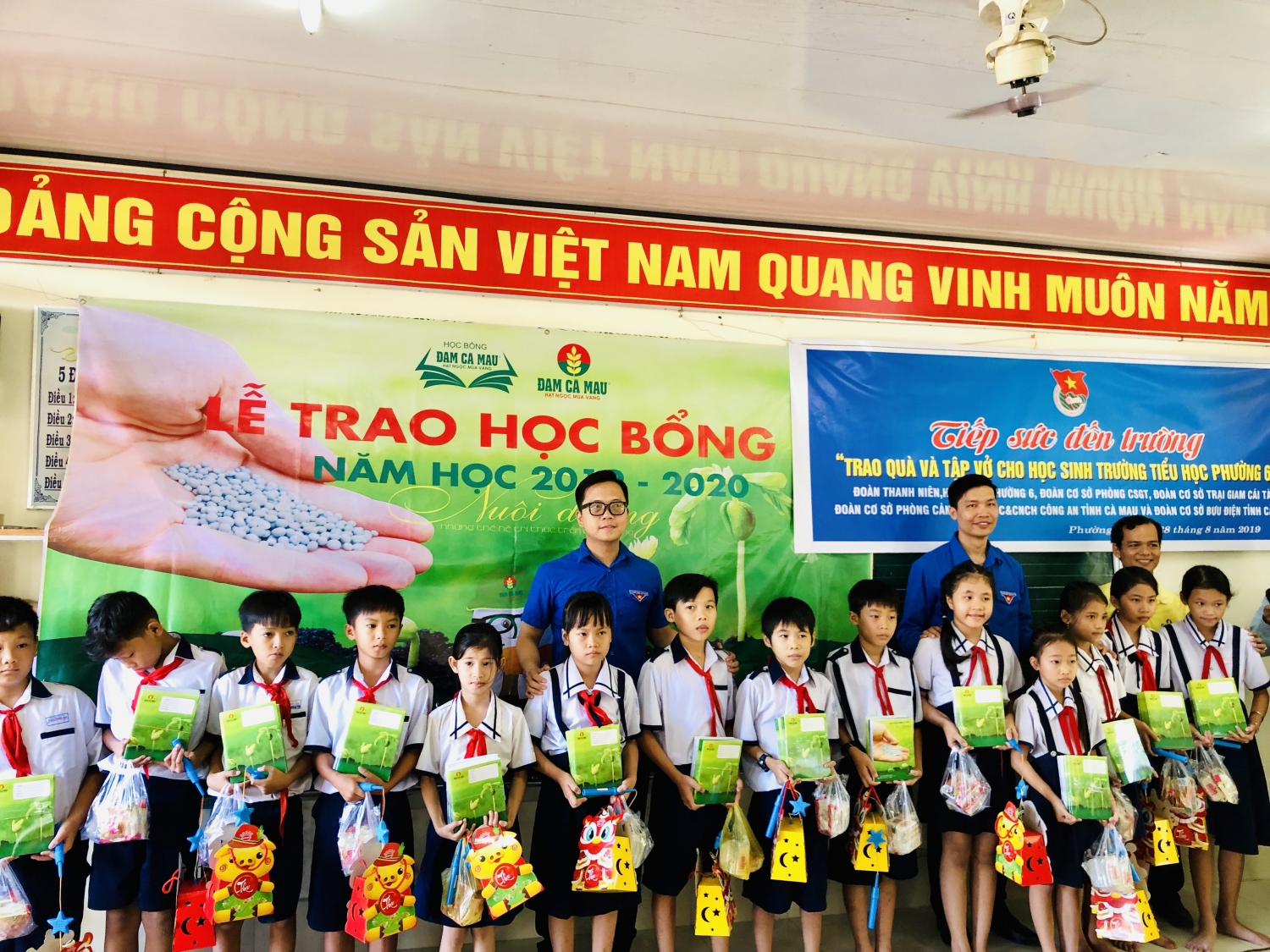 tuoi tre dam ca mau tiep tuc thuc hien tiep suc den truong tai ca mau