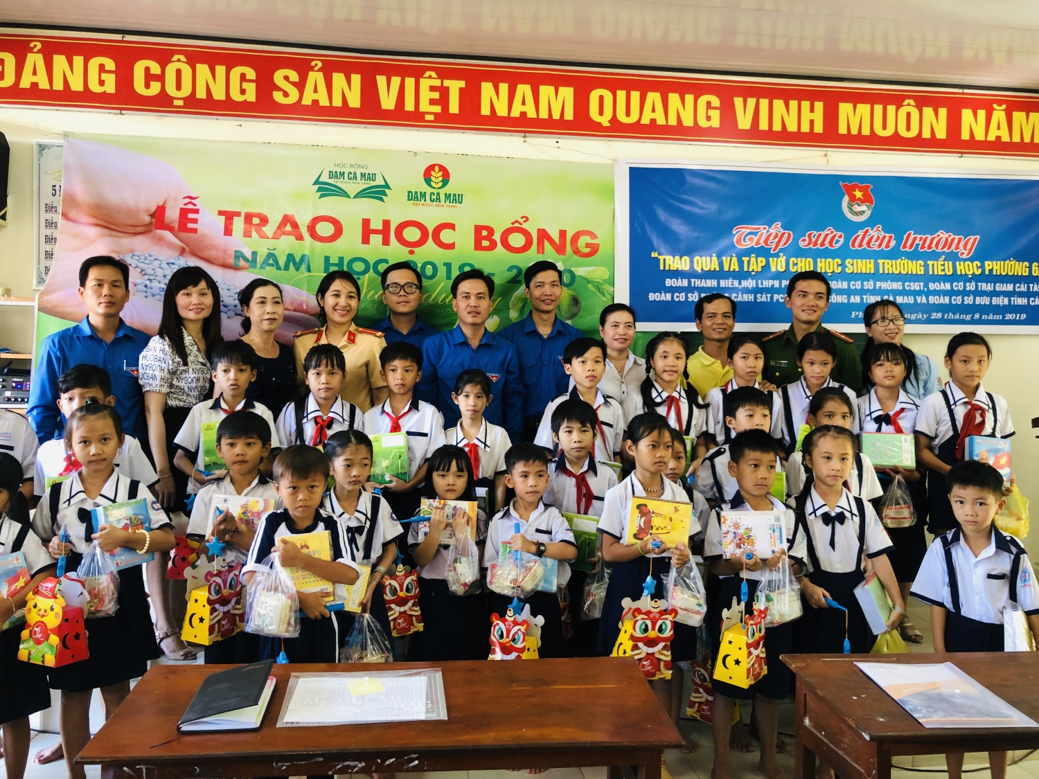 tuoi tre dam ca mau tiep tuc thuc hien tiep suc den truong tai ca mau