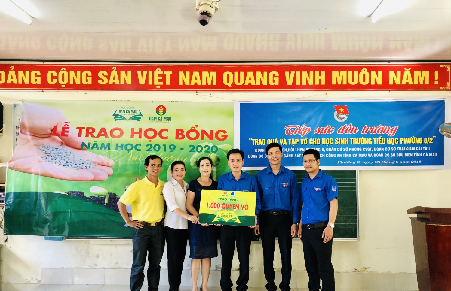 tuoi tre dam ca mau tiep tuc thuc hien tiep suc den truong tai ca mau