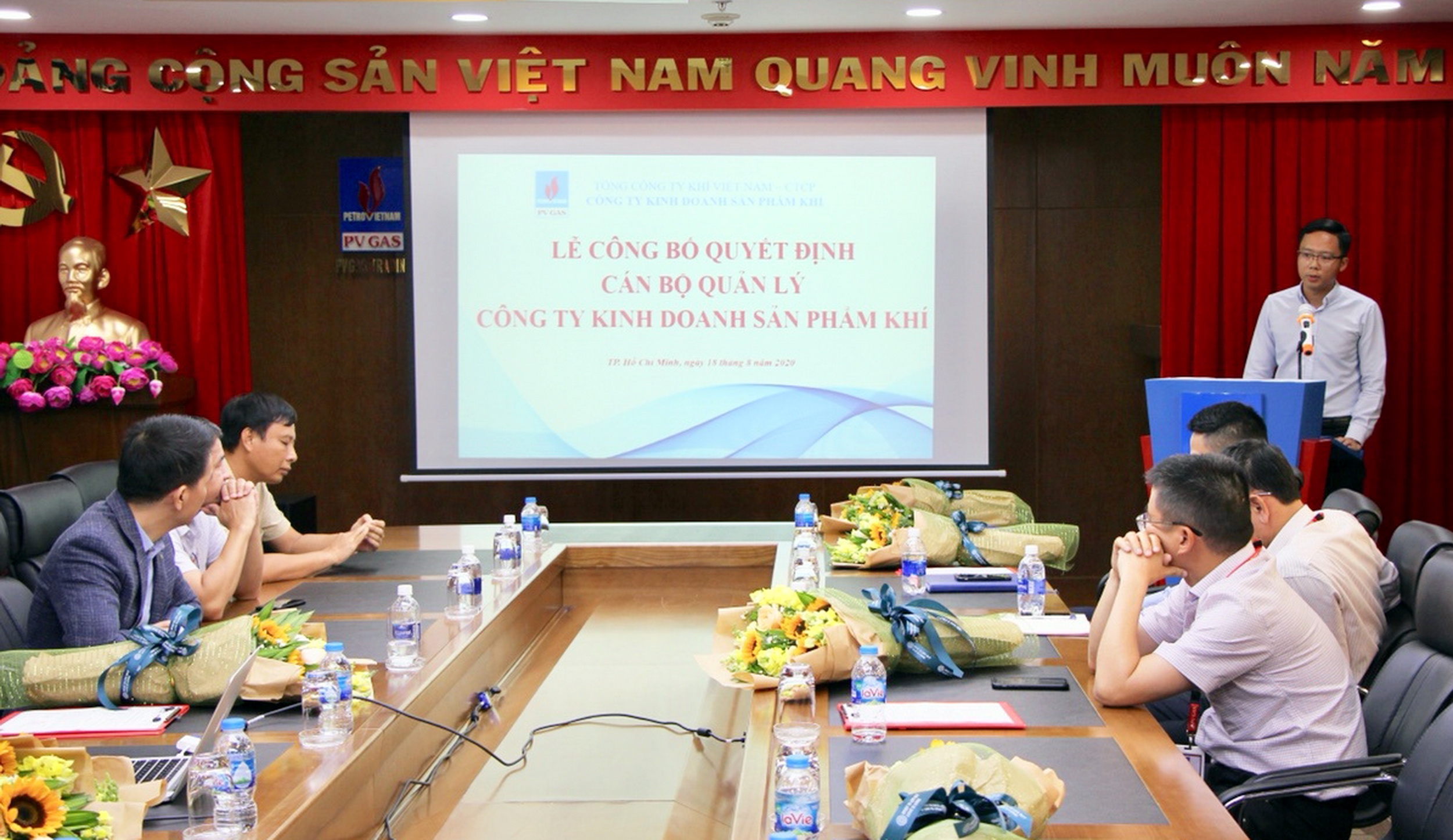 cong ty kinh doanh san pham khi bo nhiem can bo quan ly