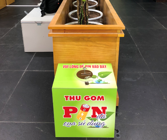 hu gom pin đã qua sử dụng tại Văn phòng.