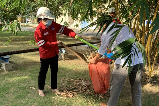 Vệ sinh khuôn viên công ty