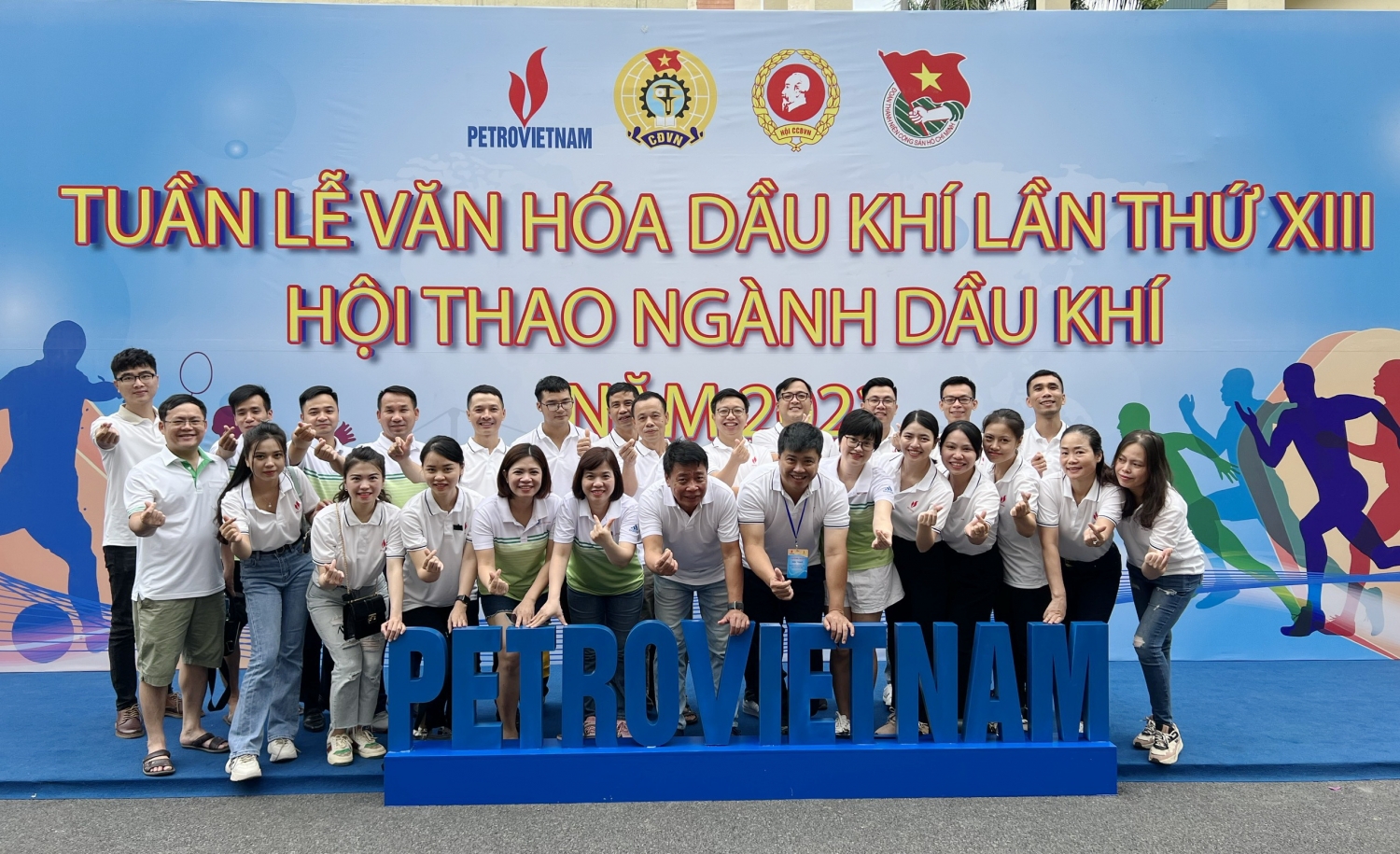 Các vị lãnh đạo động viên tinh thần Đoàn VĐV PV GAS tại Đại hội Thể thao ngành Dầu khí – 2022 khu vực phía Bắc