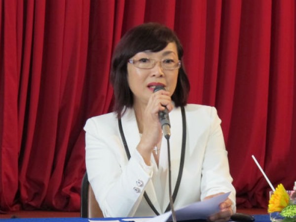 co gai hoa ba lao 70 tuoi vi my pham chua corticoid