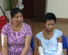 cap cuu thanh cong be gai bi cho can nat mat
