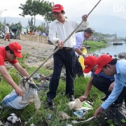 ngay hoi thanh nien hanh dong chong rac thai nhua