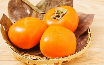 Hồng nội vào mùa, hàng ngoại vẫn đổ về Việt Nam