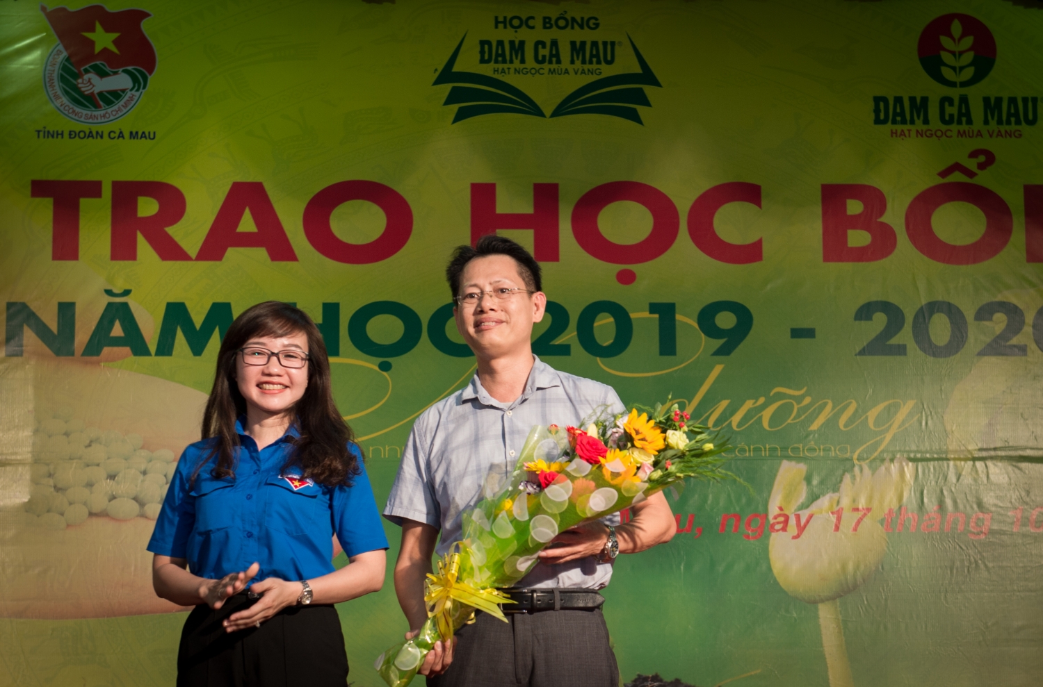 100 hoc sinh thpt duoc trao hoc bong dam ca mau hat ngoc mua vang nam hoc 2019 2020