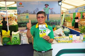 Hàng ngàn lượt khách tham quan gian hàng Đạm Cà Mau tại Hội chợ Hàng Việt Nam chất lượng cao