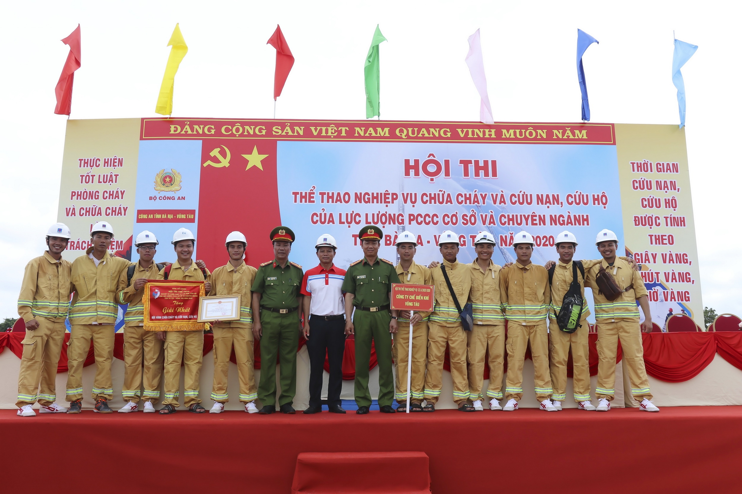 5010-2-doi-kvt-giai-nhat-hoi-thi