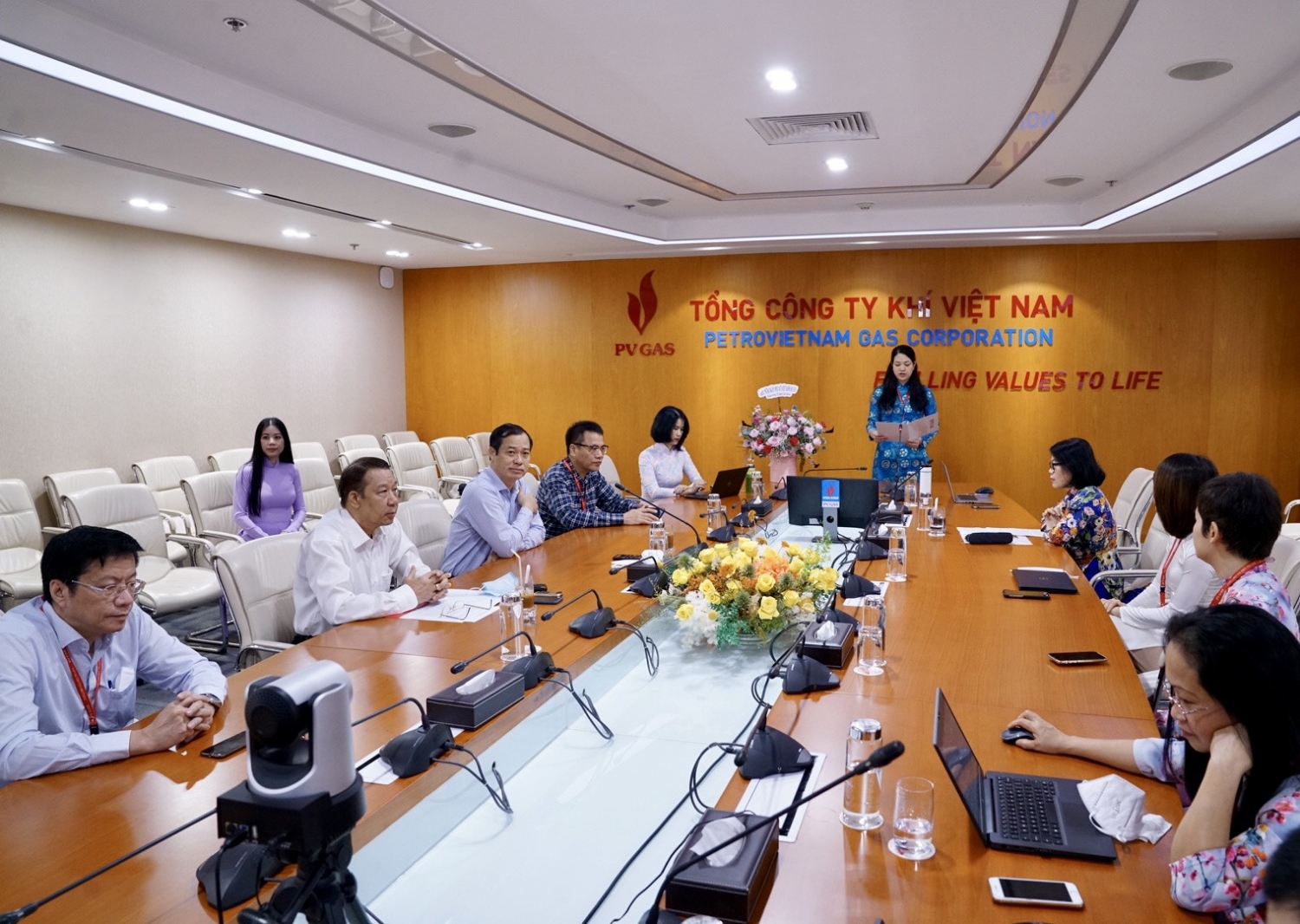 Hội nghị tổ chức trực tiếp hạn chế đại biểu tham dự và truyền trực tuyến đến nhiều tỉnh thành trong cả nước