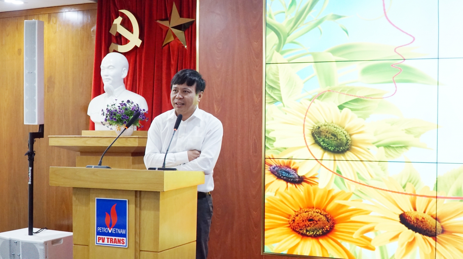 Ông Phạm Việt Anh - Bí thư Đảng ủy, Chủ tịch HĐQT PVTrans chúc mừng nữ CBCNV Tổng công ty Ông Phạm Việt Anh - Bí thư Đảng ủy, Chủ tịch HĐQT PVTrans chúc mừng nữ CBCNV Tổng công ty