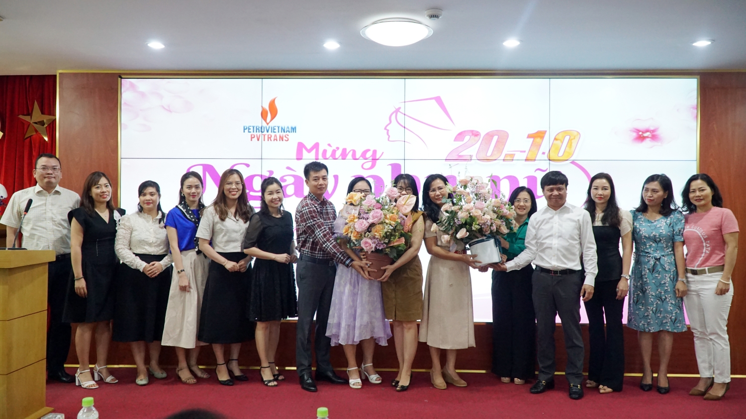 Lãnh đạo PVTrans chúc mừng nữ CBCNV Tổng công ty nhân ngày 20/10 Lãnh đạo PVTrans chúc mừng nữ CBCNV Tổng công ty nhân ngày 20/10