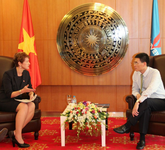 tong giam doc pv gas tiep doan ngoai giao canada den tham va lam viec