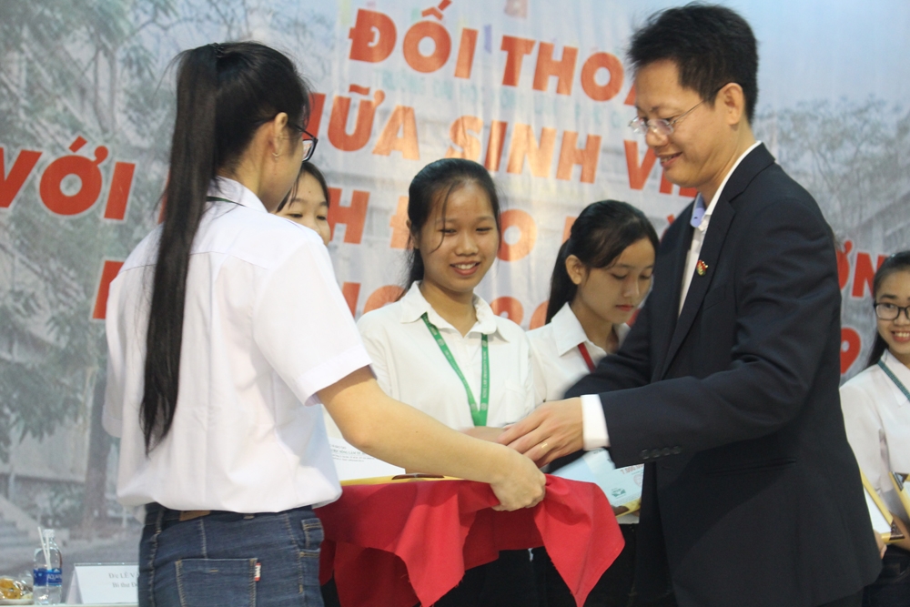 dam ca mau trao 60 suat hoc bong cho sinh vien dai hoc nong lam va dai hoc tay nguyen