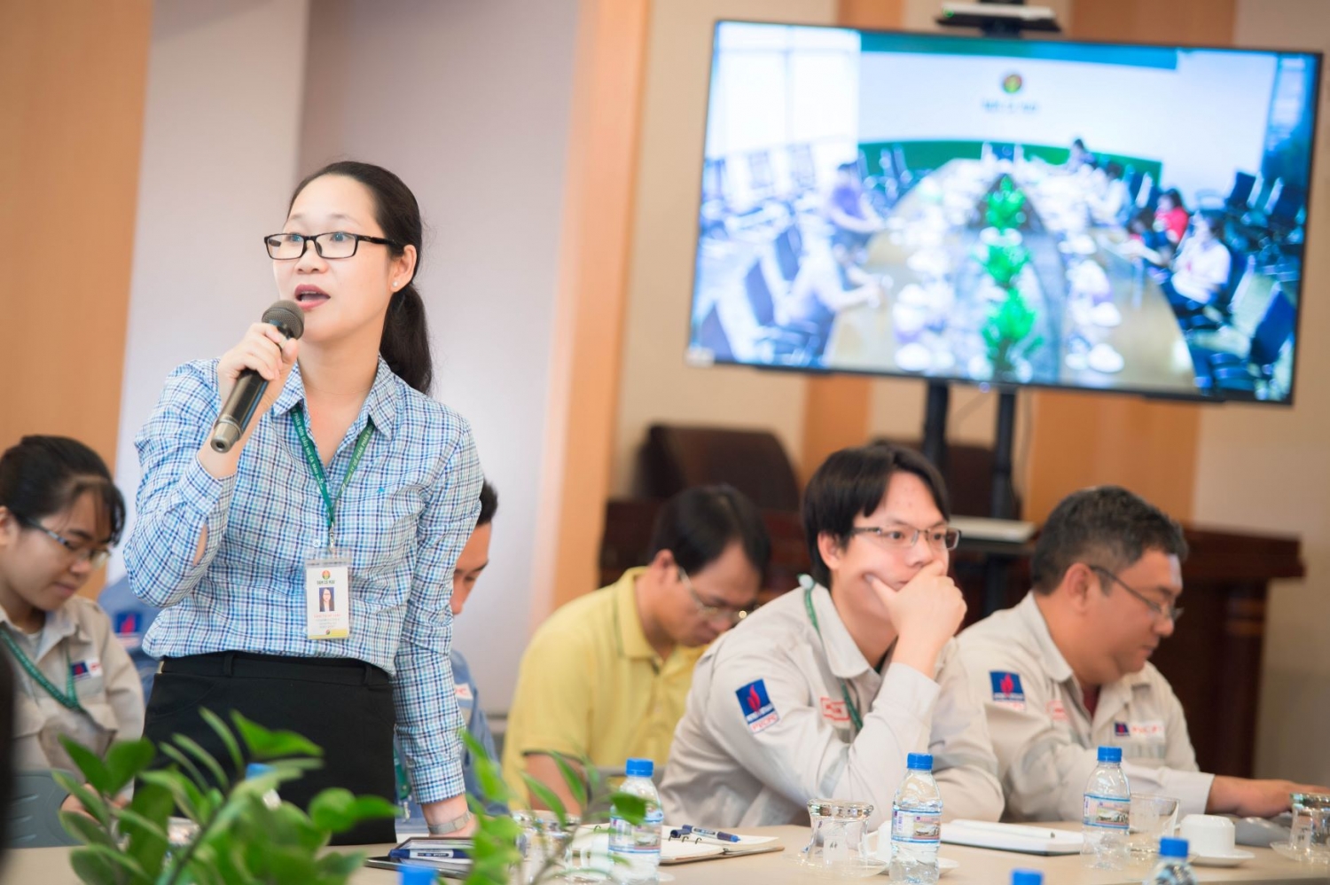 dam ca mau doi thoai dinh ky voi nguoi lao dong thuc hanh tiet kiem chong lang phi