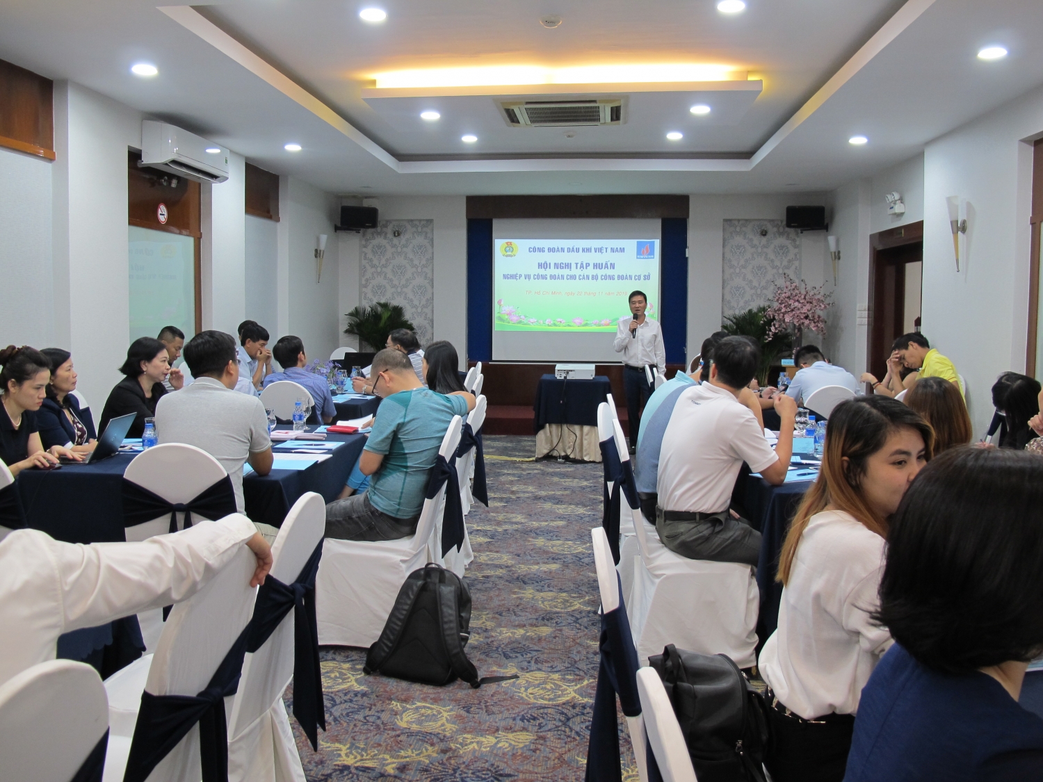 cong doan dau khi viet nam tap huan nghiep vu cho can bo cong doan co so tai tp hcm