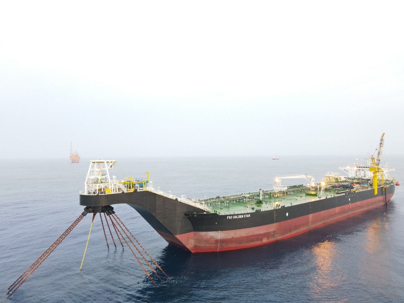 Kho nổi FSO Golden Star được lắp đặt thành công tại mỏ Sao Vàng
