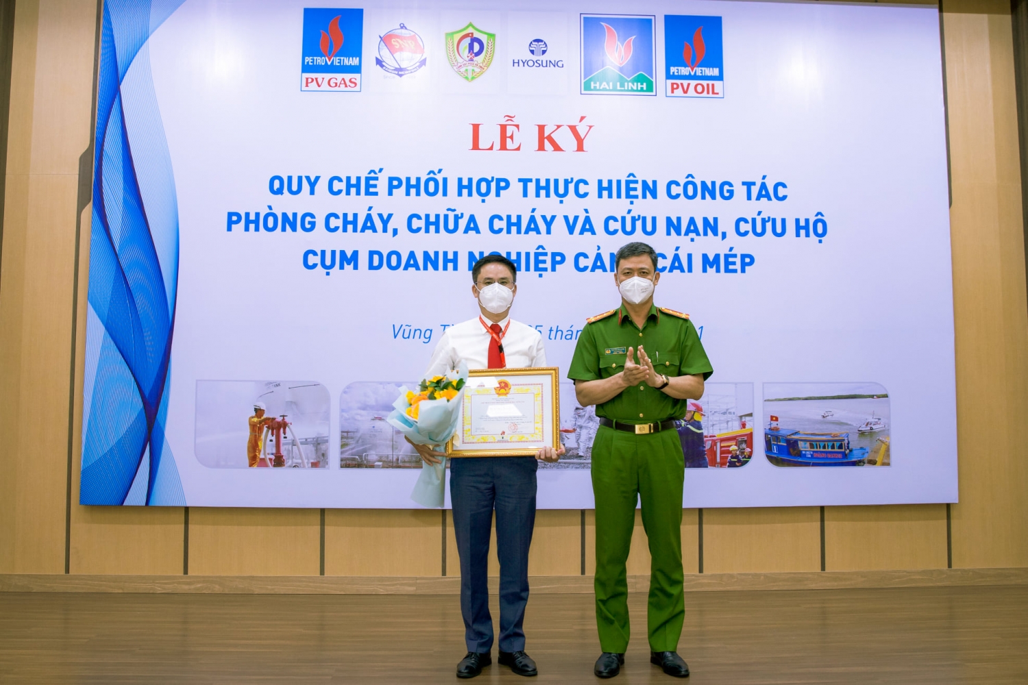 Công ty Chế biến Khí Vũng Tàu vinh dự là doanh nghiệp duy nhất ngoài lực lượng chuyên ngành nhận được bằng khen của Ủy ban Nhân dân tỉnh BRVT