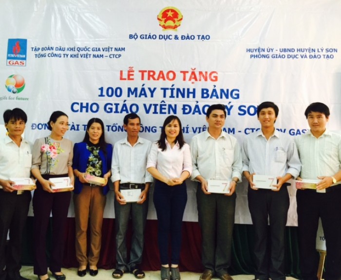 pv gas tang 100 may tinh bang cho giao vien dao ly son