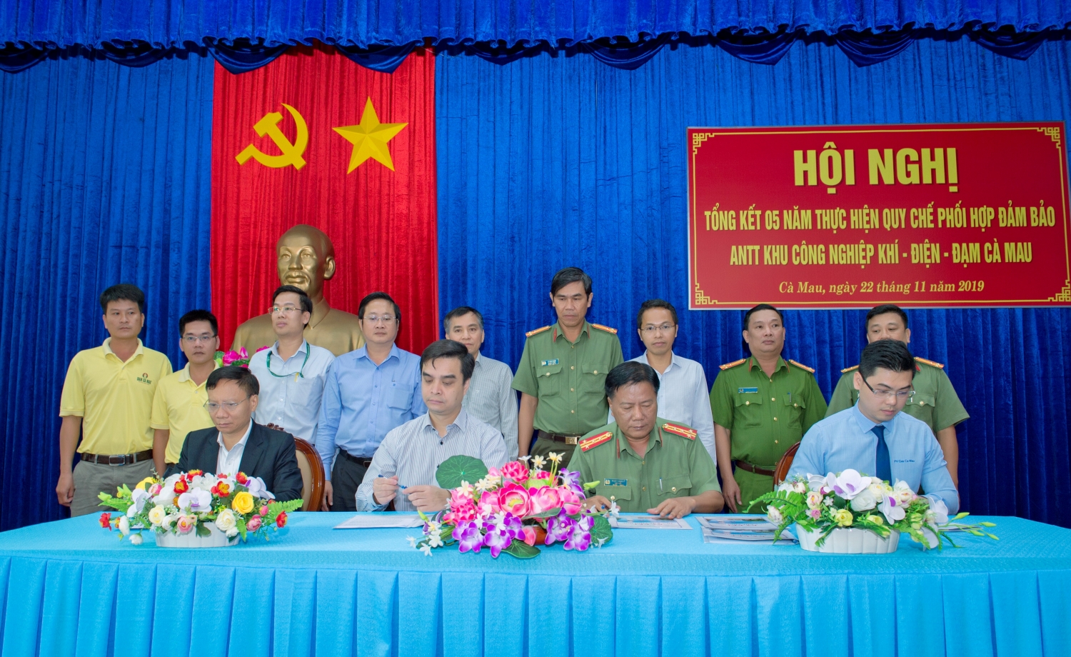 pv gas va cong an tinh ca mau phoi hop dam bao tot an ninh an toan cong trinh dau khi