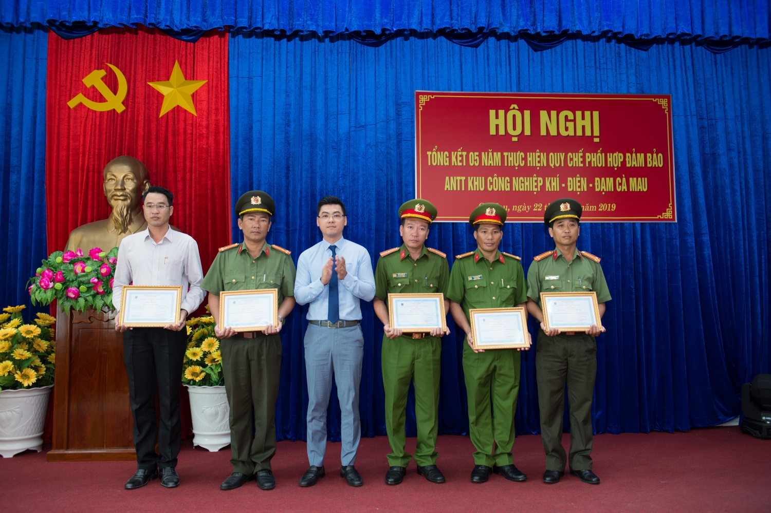 pv gas va cong an tinh ca mau phoi hop dam bao tot an ninh an toan cong trinh dau khi
