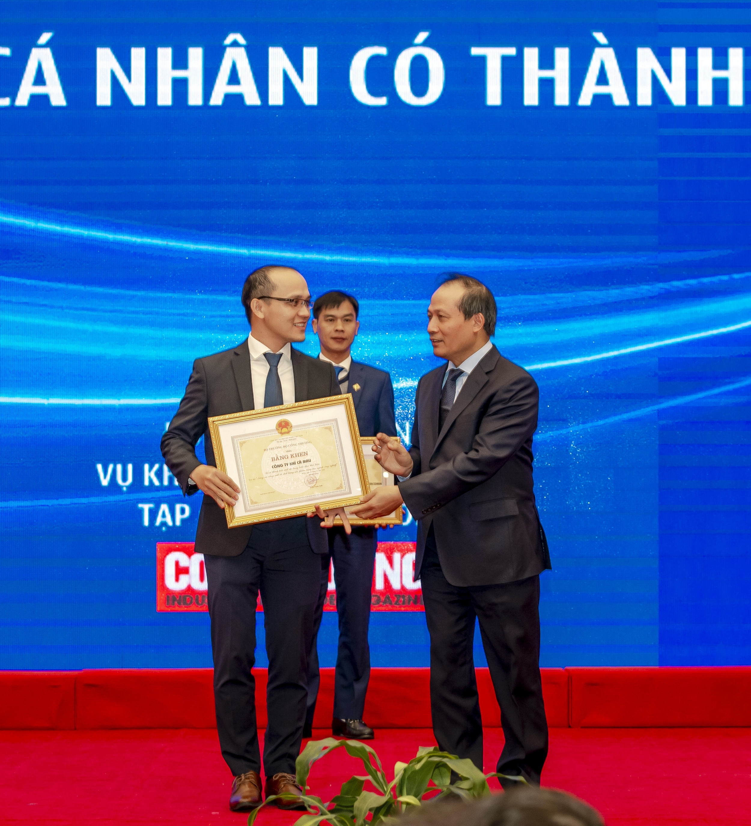 CM nhận Bằng khen của Bộ Công Thương cho đơn vị xuất sắc thực hiện Dự án Nâng cao năng suất và chất lượng sản phẩm