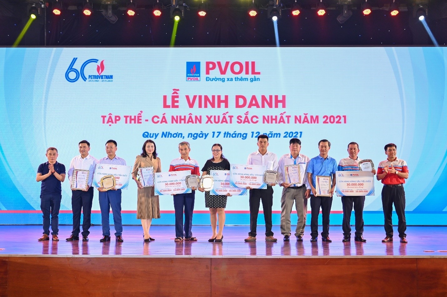 Danh hiệu “Cửa hàng xăng dầu tiêu biểu năm 2021” thuộc về: CHXD Số 04 - PetroMekong, CHXD Số 5 LaGi - PVOIL Bình Thuận, CHXD Số 62 - PVOIL Sài Gòn, CHXD Đông Mỹ - PVOIL Thái Bình, CHXD Đức Ninh Đông - PVOIL Vũng Áng.