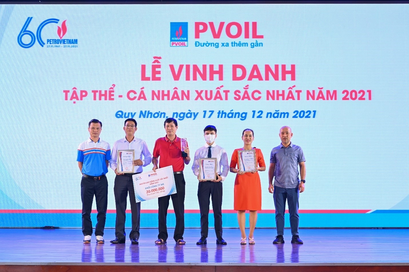 Danh hiệu “Người lao động xuất sắc nhất năm 2021” khối Công ty Mẹ thuộc về ông Nguyễn Văn Dân - Nhân viên quản lý bếp ăn, Văn phòng Tổng công ty.